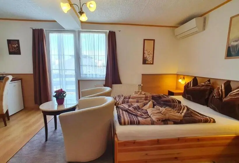 Standard-huone Parveke, Hévíz Villa Familia