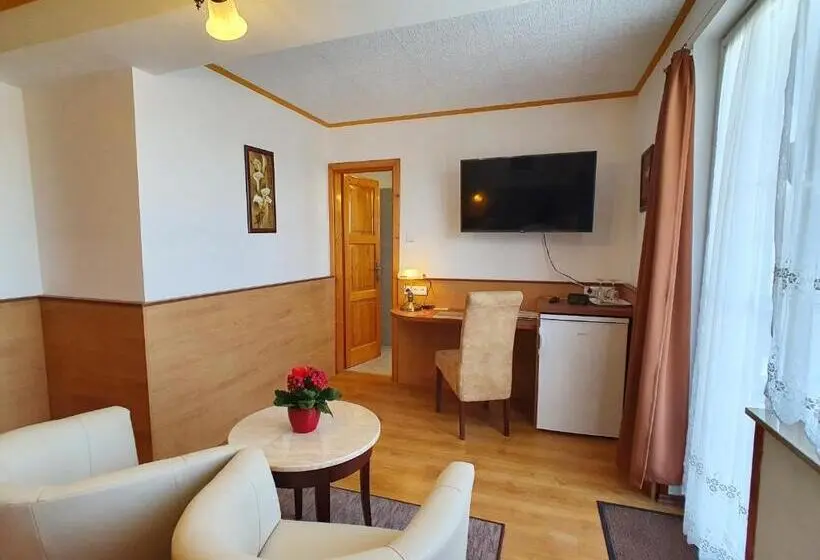 Standard-huone Parveke, Hévíz Villa Familia