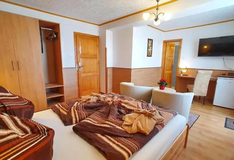 Standard-huone Parveke, Hévíz Villa Familia