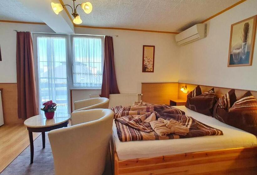 标准间带阳台, Hévíz Villa Familia