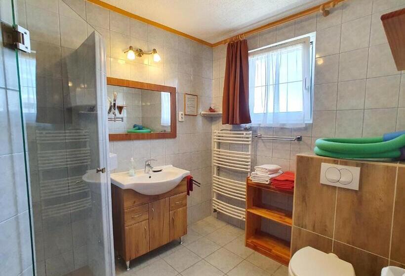 标准间带阳台, Hévíz Villa Familia