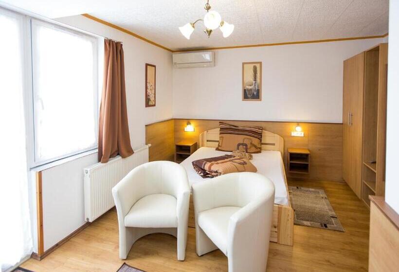 标准间带阳台, Hévíz Villa Familia