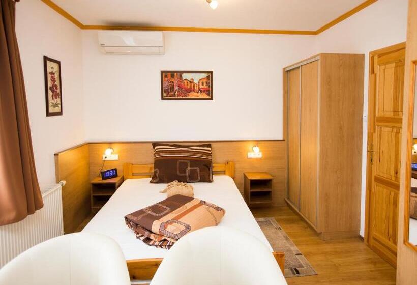 标准间带阳台, Hévíz Villa Familia