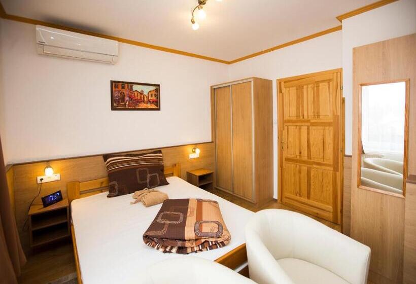 标准间带阳台, Hévíz Villa Familia