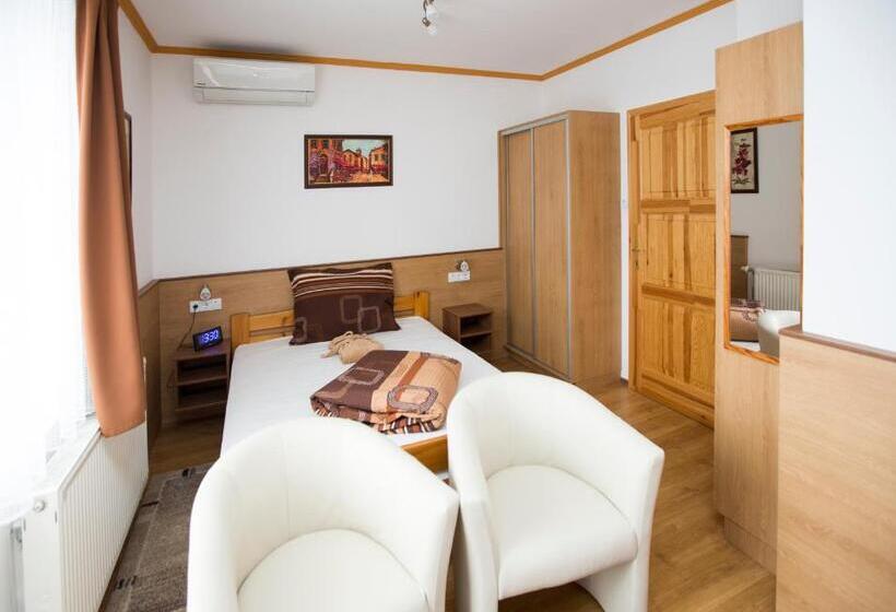 标准间带阳台, Hévíz Villa Familia