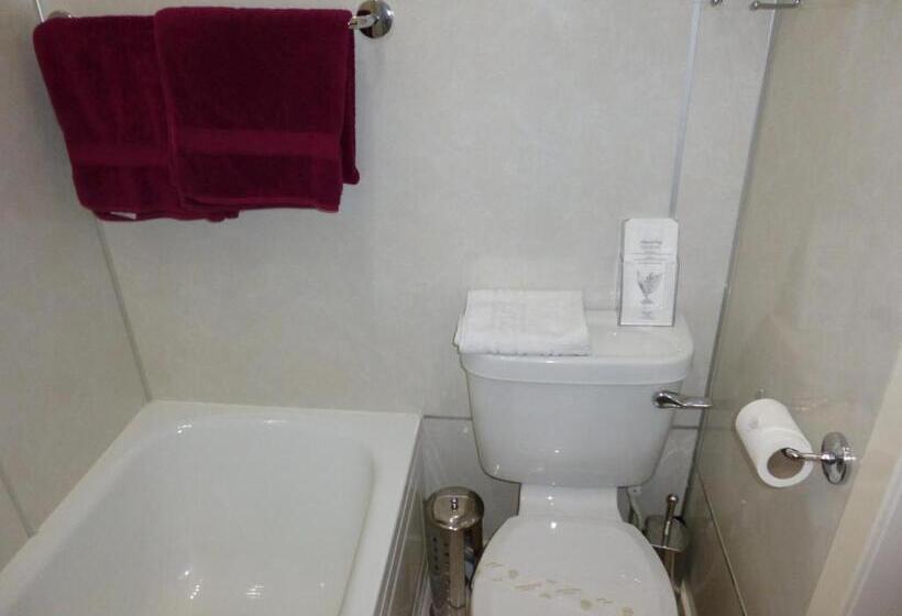 חדר סטנדרט נוף לנהר, Macdonald House