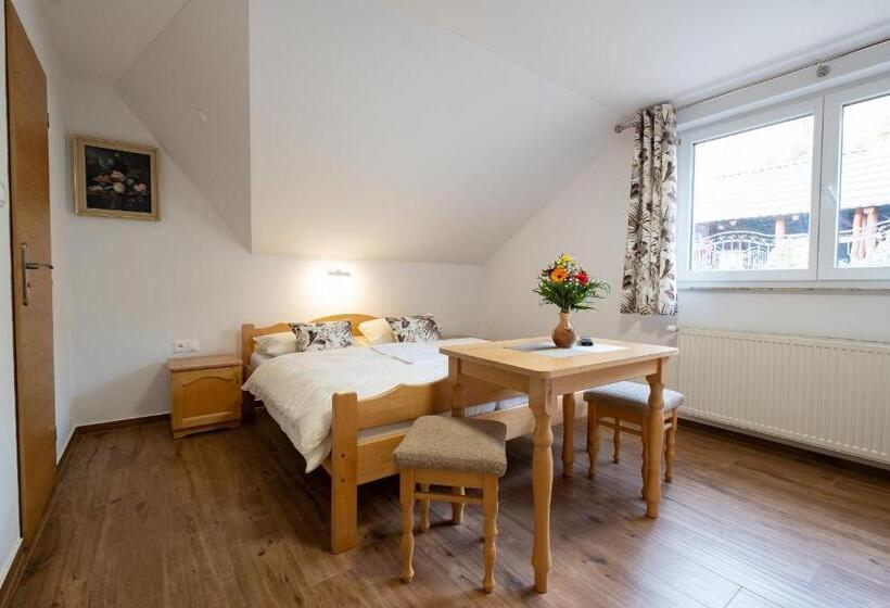 스탠다드 트리플 룸, Penzion Kamzik A Drevenica