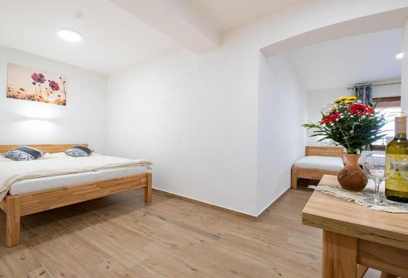 4인용 스탠다드 룸, Penzion Kamzik A Drevenica