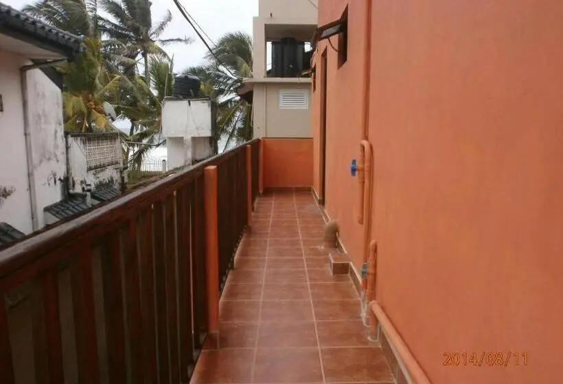 Perhehuone, Tamaro Beach Resort