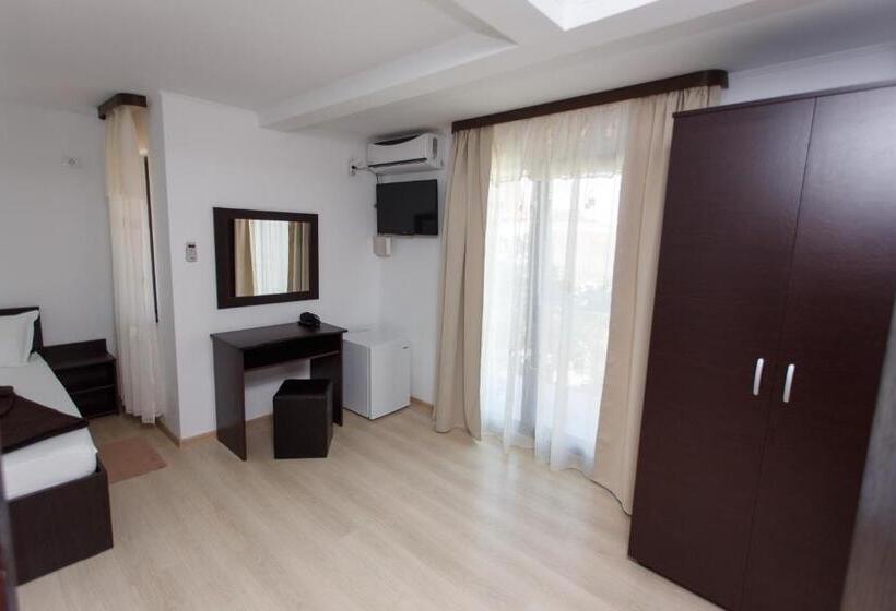 اتاق استاندارد چهارنفره با بالکن, Vila Sandra
