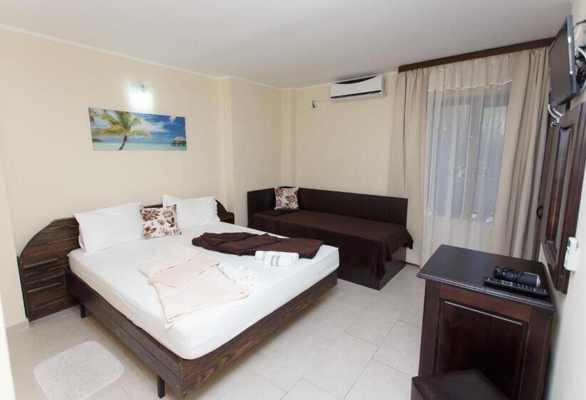 اتاق استاندارد سه نفره, Vila Sandra