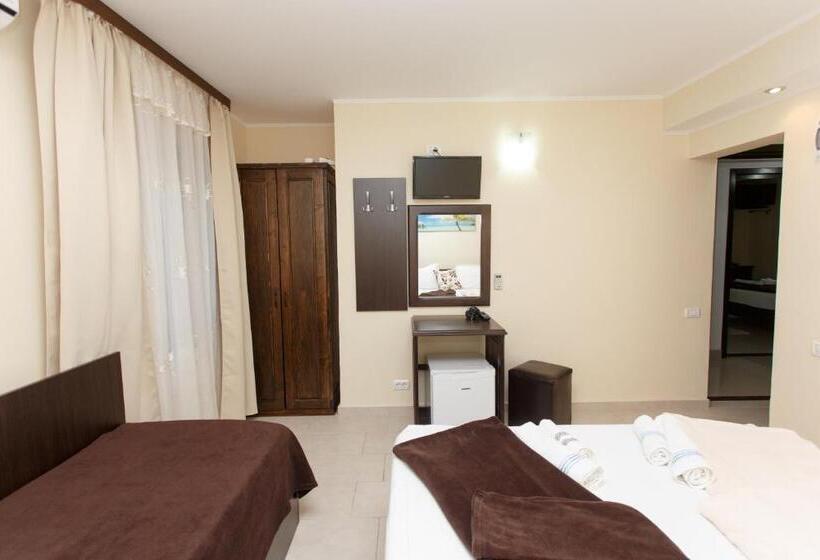 スタンダードトリプルルーム, Vila Sandra