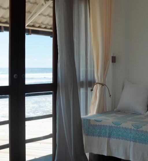 חדר דלוקס עם מרפסת נוף לים, Marshmellow Beach Rooms   Sri Lanka