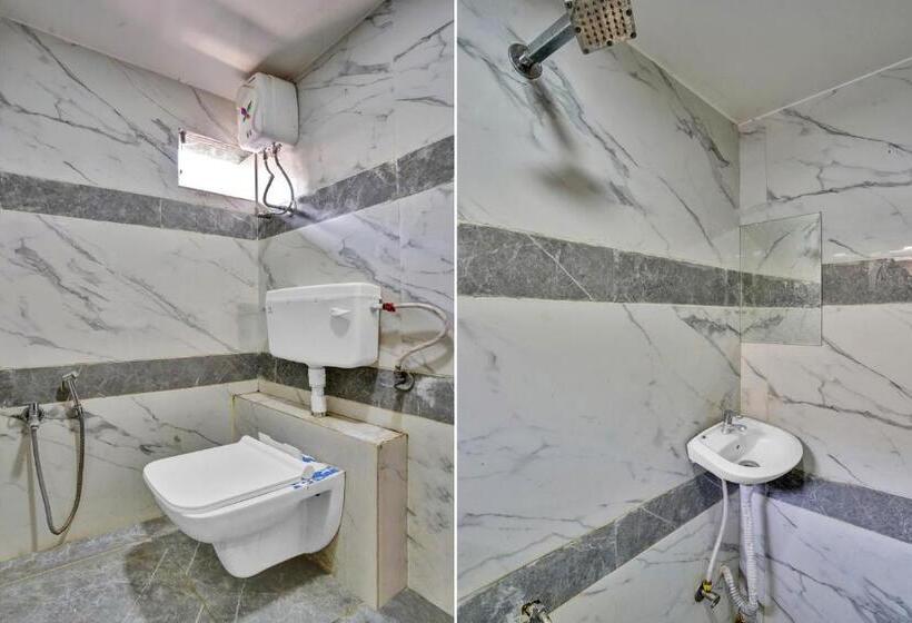 三人经典房间, Nik