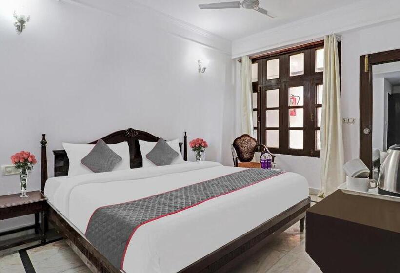 三人经典房间, Collection O Yash Continental