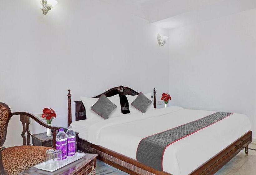 트리플 클래식 룸, Collection O Yash Continental