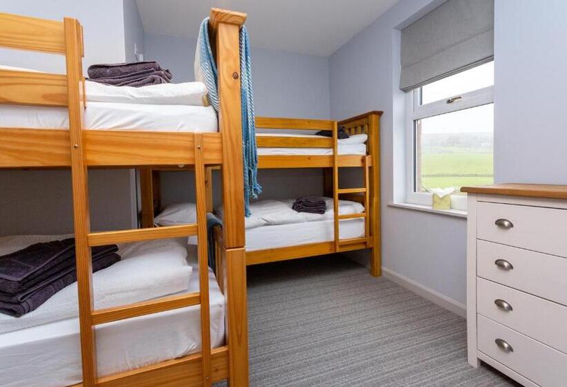 חדר סטנדרט לארבעה, Howgills House