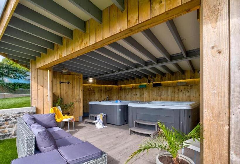 חדר סטנדרט לארבעה, Howgills House