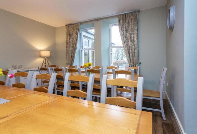 חדר סטנדרט מותאם לאדם עם מוגבלויות, Howgills House