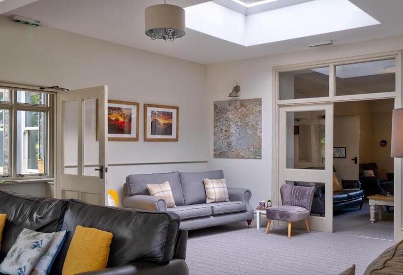 חדר סטנדרט לארבעה, Howgills House