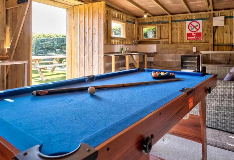 חדר אקונומי, Howgills House