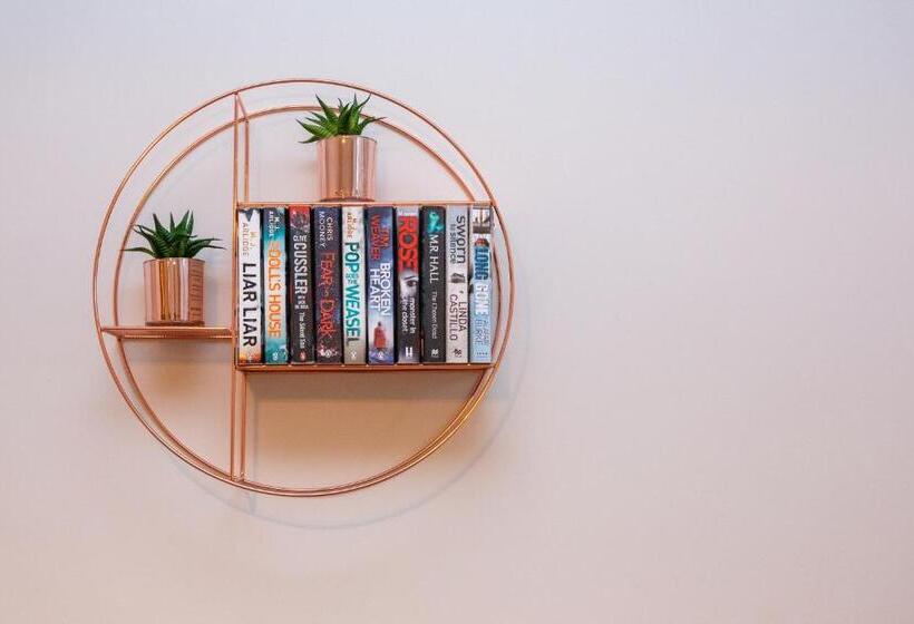 חדר סטנדרט מותאם לאדם עם מוגבלויות, Howgills House