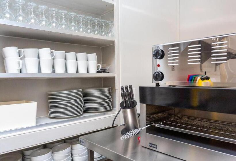 חדר סטנדרט מותאם לאדם עם מוגבלויות, Howgills House