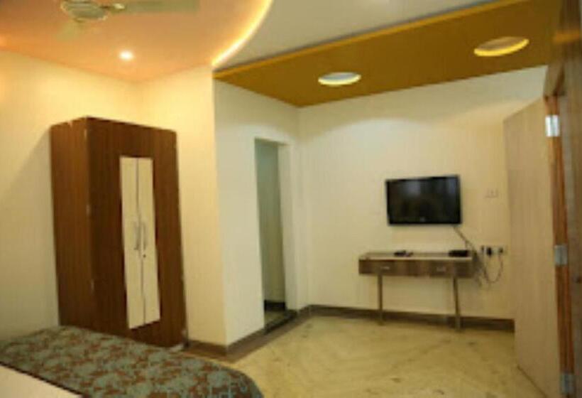 Quarto Deluxe, Manju Palace,nanded