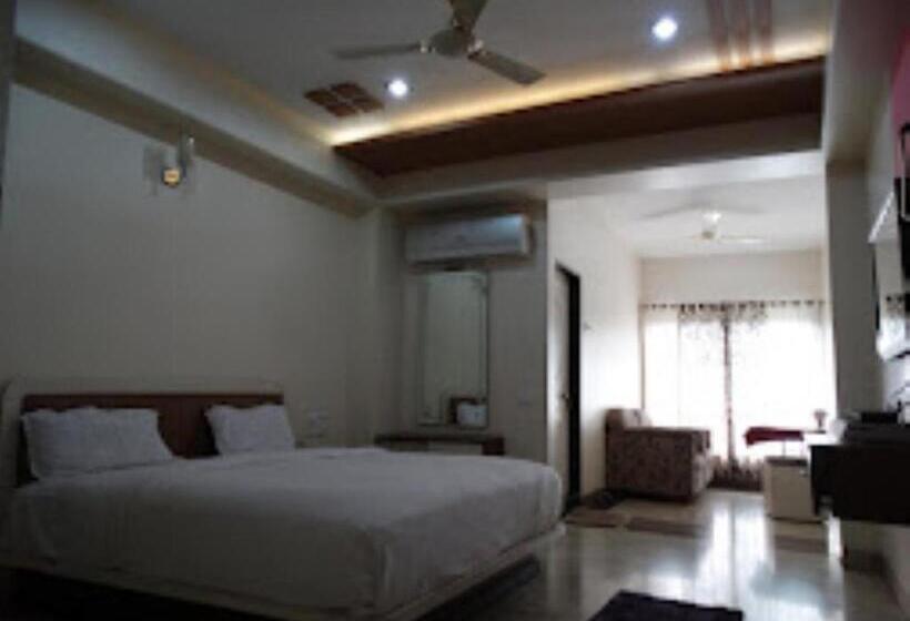 Люкс, Manju Palace,nanded