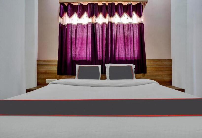 三人经典房间, Nik