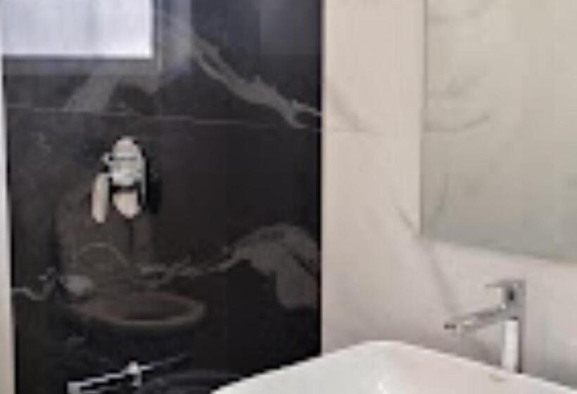 חדר דחוקס עם מיטת קינג, Oberon Solapur