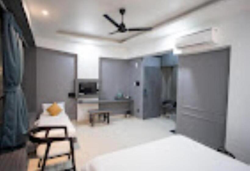 Номер Deluxe Кровать Кинг, Oberon Solapur
