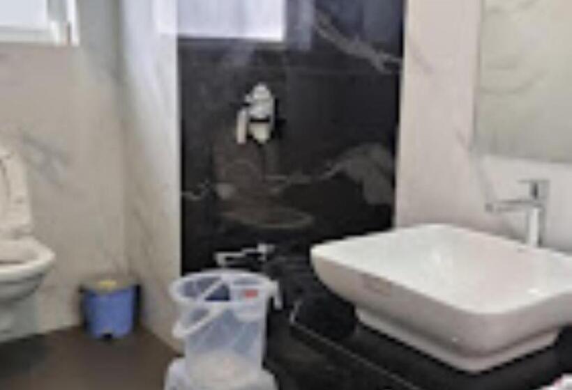 סוויטה, Oberon Solapur