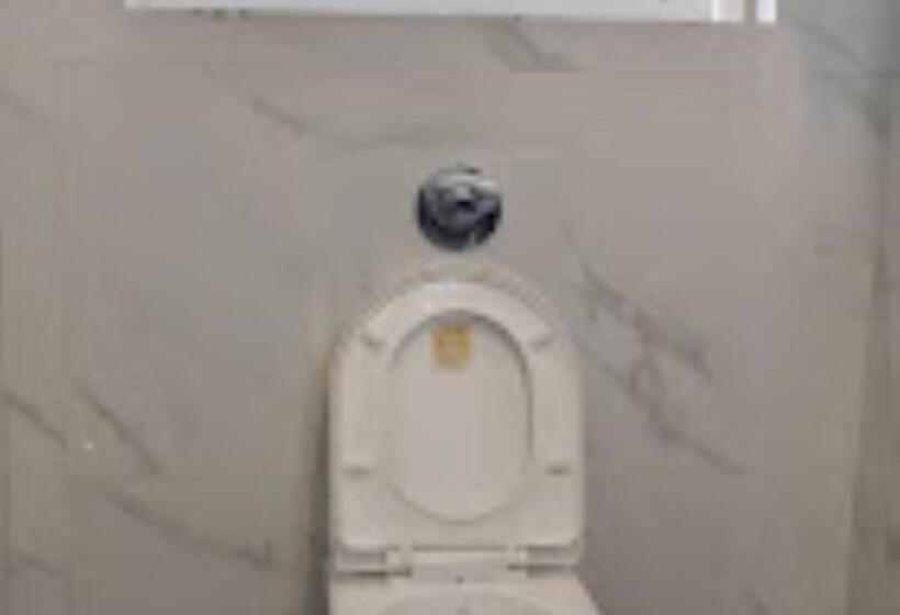 סוויטה, Oberon Solapur