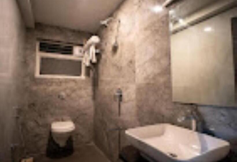 סוויטה, Oberon Solapur