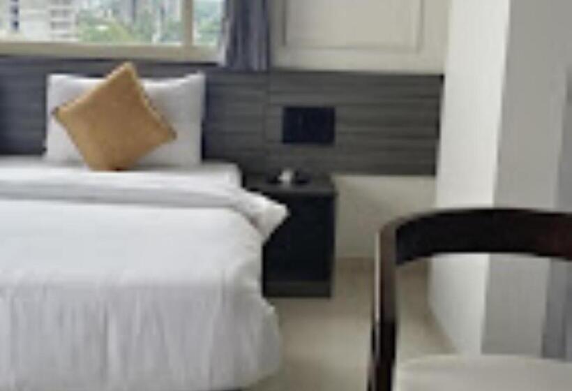 חדר דחוקס עם מיטת קינג, Oberon Solapur