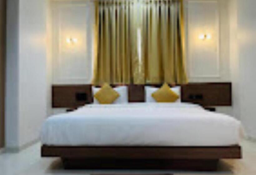 חדר דחוקס עם מיטת קינג, Oberon Solapur