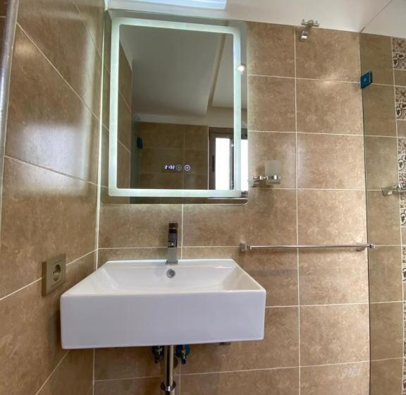 سوئیت با بالکن, Riad Jbara 2