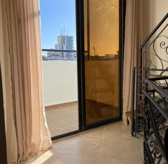 سوئیت با بالکن, Riad Jbara 2