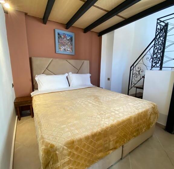 سوئیت با بالکن, Riad Jbara 2