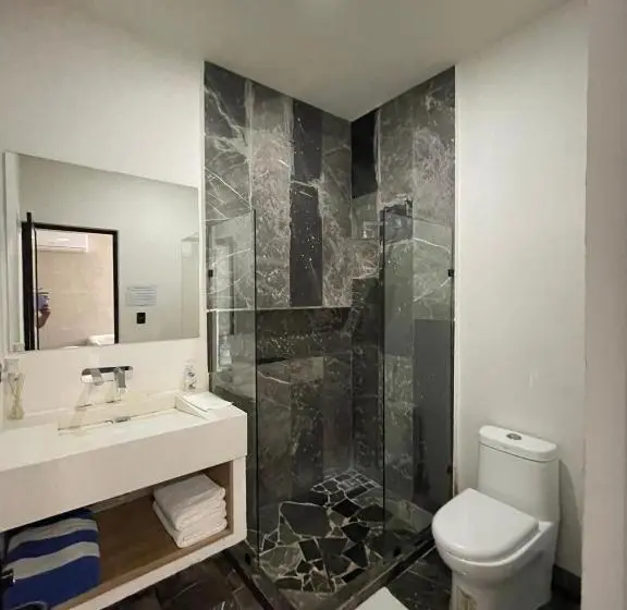 Superior-perhehuone, Suites La Negra