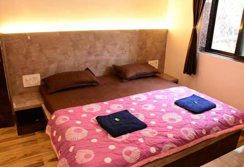 패밀리 룸, Suyog Matheran