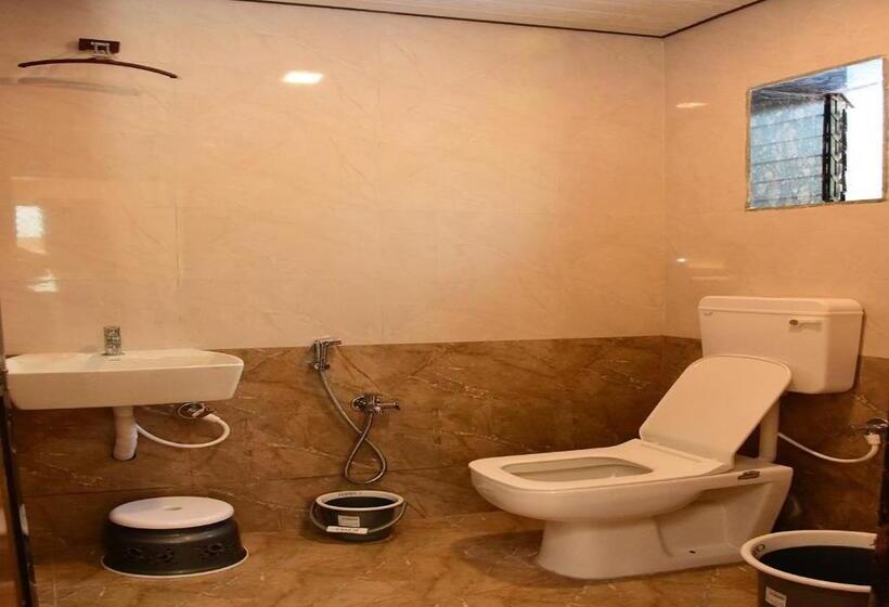 패밀리 룸, Suyog Matheran