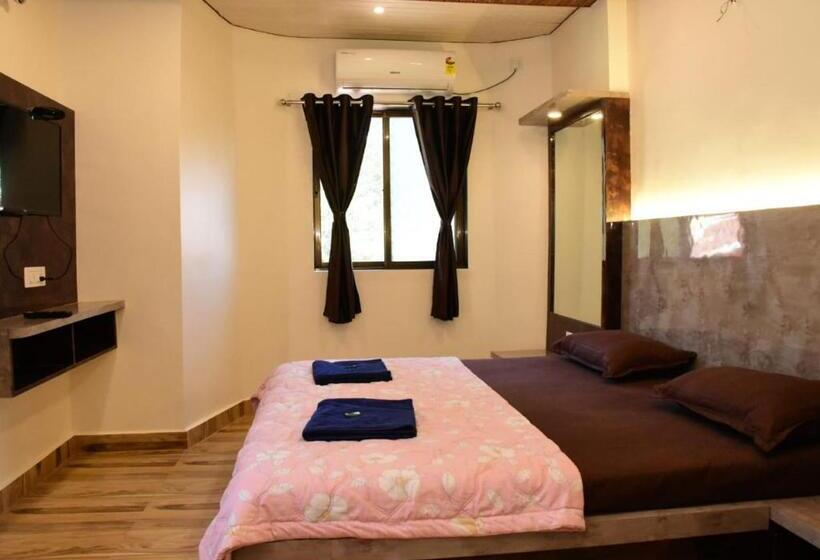 디럭스 룸, Suyog Matheran