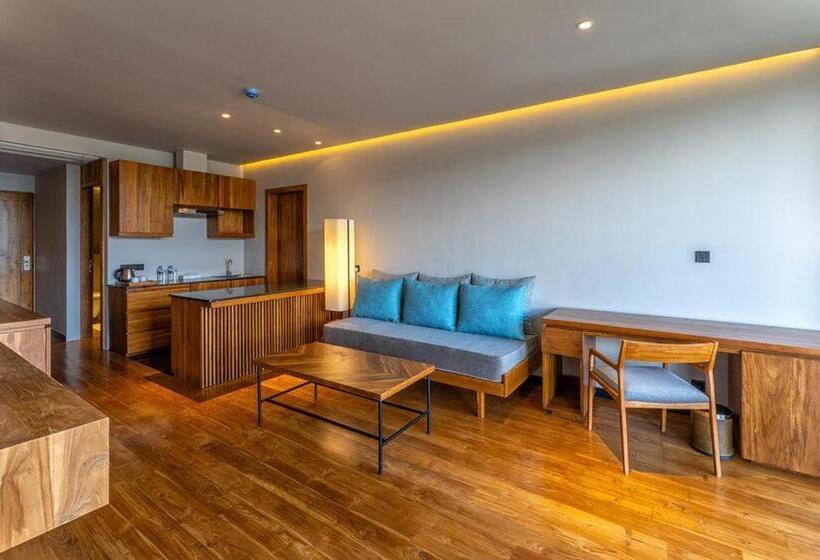 Suite with lake view, The Trees, Kandy