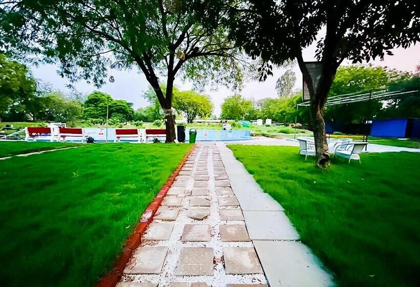 Вилла с 1 спальней и бассейном, Willow Farm   Sohna  Gurgoan Road