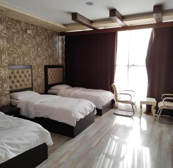 اتاق استاندارد سه نفره, Motel Blue Corner