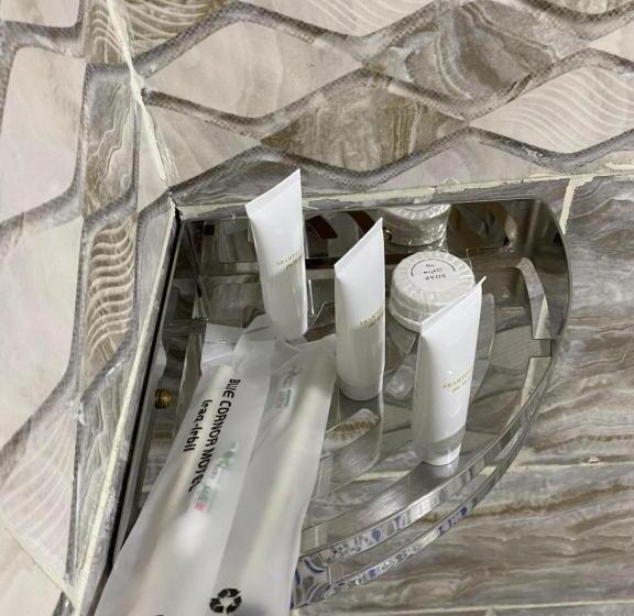 اتاق کلاسیک چهارنفره, Motel Blue Corner