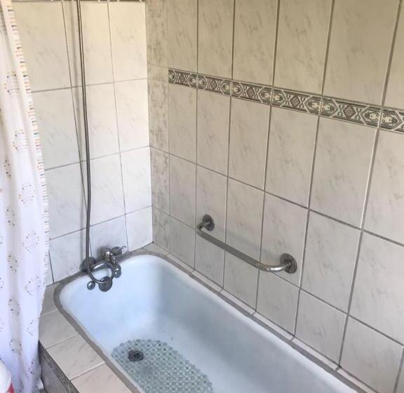 غرفة عائلية حمام مشترك, Alojamiento Céntrico 24 Hrs. Con Estacionamiento