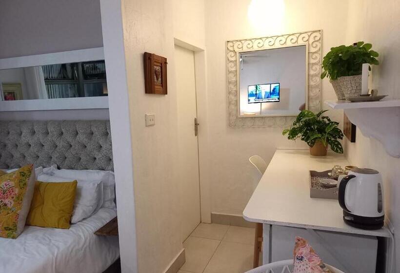 חדר דלוקס, Royal Palm Suite, Villa Roc Guesthouse, Salt Rock Ballito, Solar Power